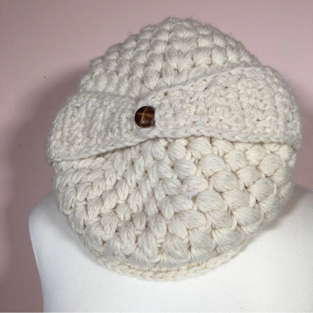 Vintage Cream Crochet Newsboy Cap and Matching Knit Gloves - Picture 14 of 15